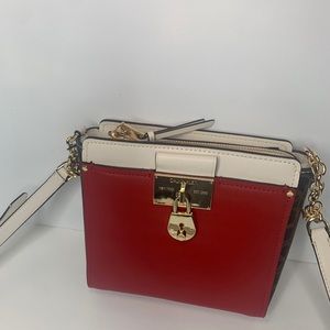 NWOT Woman’s Calvin Klein Crossbody Purse